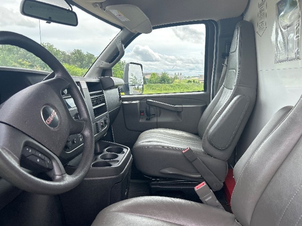 Light Duty Box Truck-Light and Medium Duty Trucks-GMC-2022-Savana G33903-Windsor-WI-49,016\n\t\tmiles-$ 41,250 - Image 19