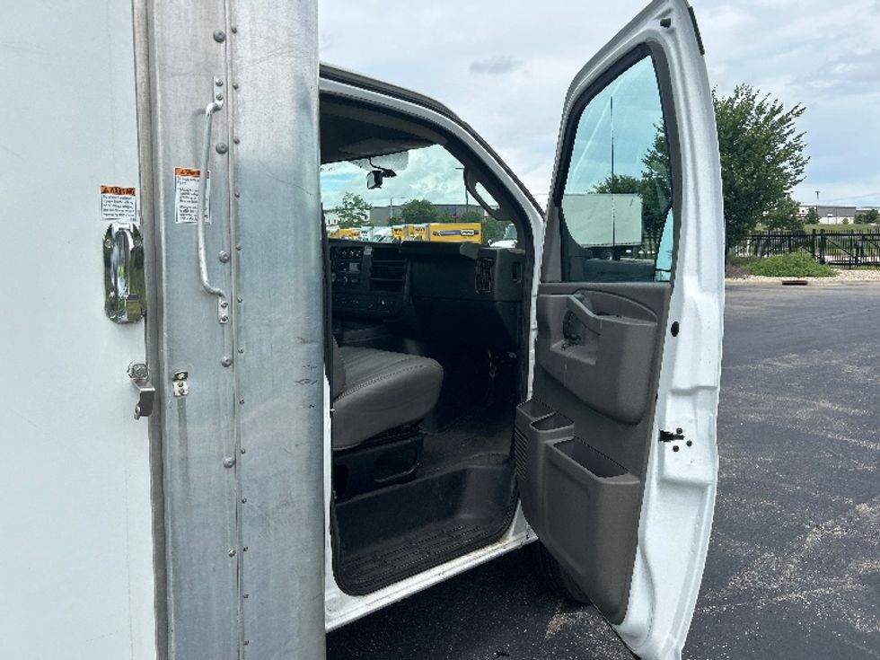 Light Duty Box Truck-Light and Medium Duty Trucks-GMC-2022-Savana G33903-Windsor-WI-49,016\n\t\tmiles-$ 41,250 - Image 20
