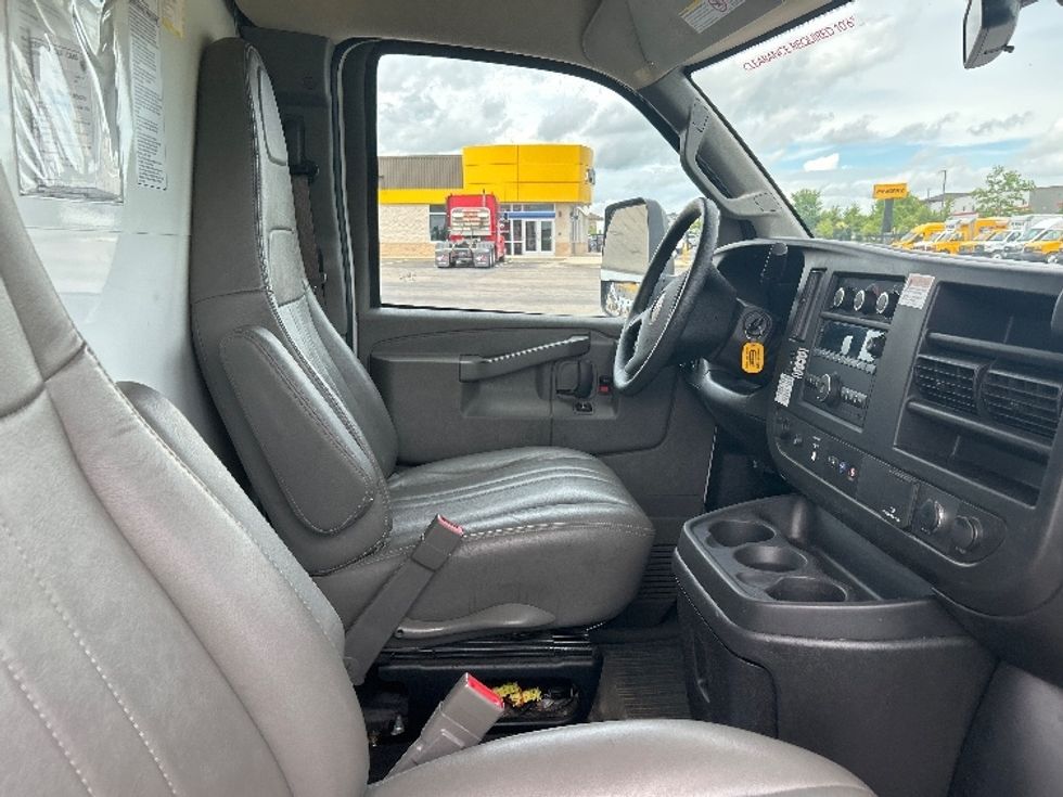 Light Duty Box Truck-Light and Medium Duty Trucks-GMC-2022-Savana G33903-Windsor-WI-49,016\n\t\tmiles-$ 41,250 - Image 22