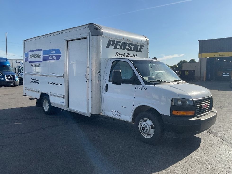 Light Duty Box Truck-Light and Medium Duty Trucks-GMC-2022-Savana G33903-Windsor-WI-66,944\n\t\tmiles-$ 39,000 - Image 1