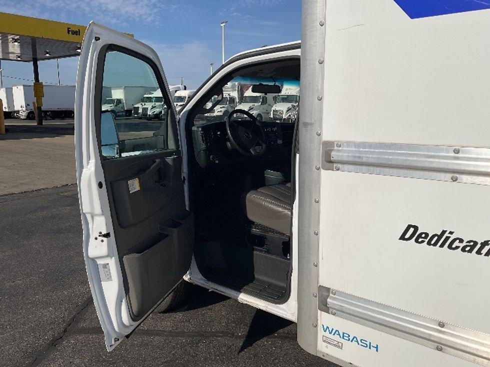 Light Duty Box Truck-Light and Medium Duty Trucks-GMC-2022-Savana G33903-Windsor-WI-66,944\n\t\tmiles-$ 39,000 - Image 16