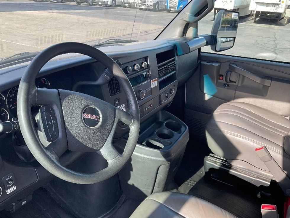 Light Duty Box Truck-Light and Medium Duty Trucks-GMC-2022-Savana G33903-Windsor-WI-66,944\n\t\tmiles-$ 39,000 - Image 17