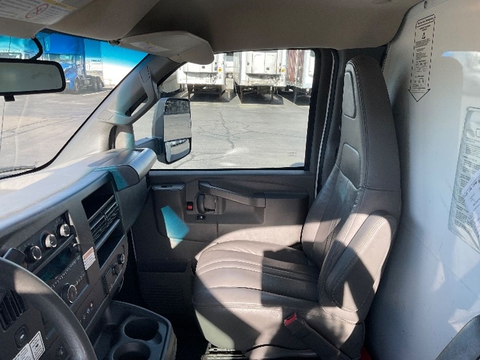 Light Duty Box Truck-Light and Medium Duty Trucks-GMC-2022-Savana G33903-Windsor-WI-66,944\n\t\tmiles-$ 39,000 - Image 19