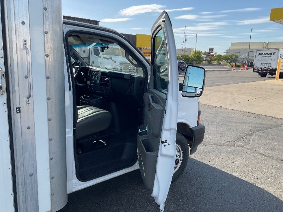 Light Duty Box Truck-Light and Medium Duty Trucks-GMC-2022-Savana G33903-Windsor-WI-66,944\n\t\tmiles-$ 39,000 - Image 20