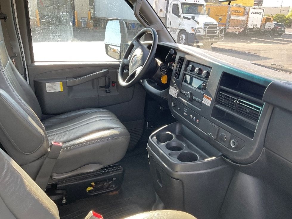 Light Duty Box Truck-Light and Medium Duty Trucks-GMC-2022-Savana G33903-Windsor-WI-66,944\n\t\tmiles-$ 39,000 - Image 22