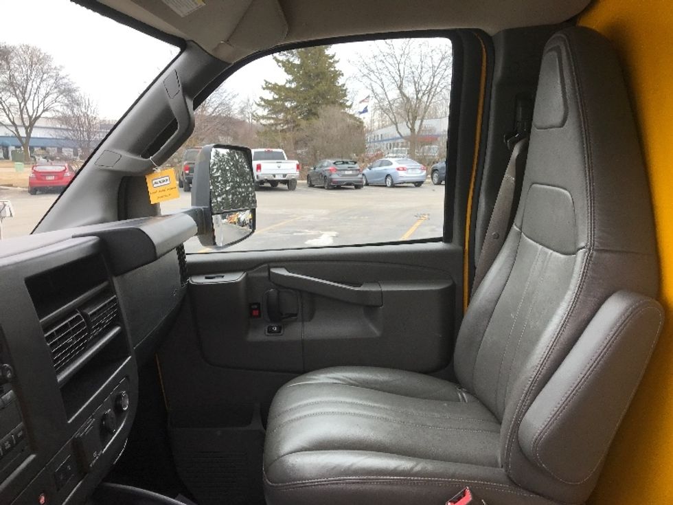 Light Duty Box Truck-Light and Medium Duty Trucks-GMC-2022-Savana G33903-Windsor-WI-87,367\n\t\tmiles-$ 29,750 - Image 18