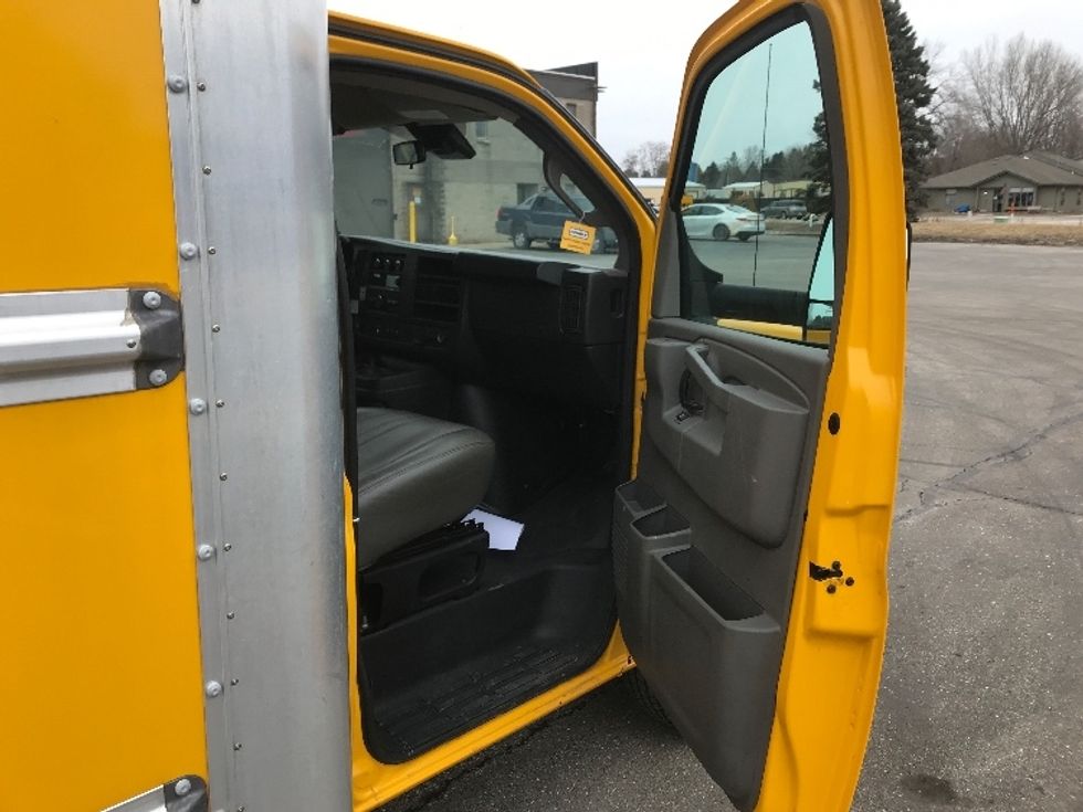 Light Duty Box Truck-Light and Medium Duty Trucks-GMC-2022-Savana G33903-Windsor-WI-87,367\n\t\tmiles-$ 29,750 - Image 19