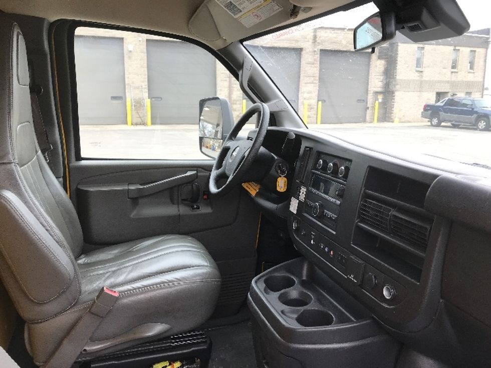 Light Duty Box Truck-Light and Medium Duty Trucks-GMC-2022-Savana G33903-Windsor-WI-87,367\n\t\tmiles-$ 29,750 - Image 21
