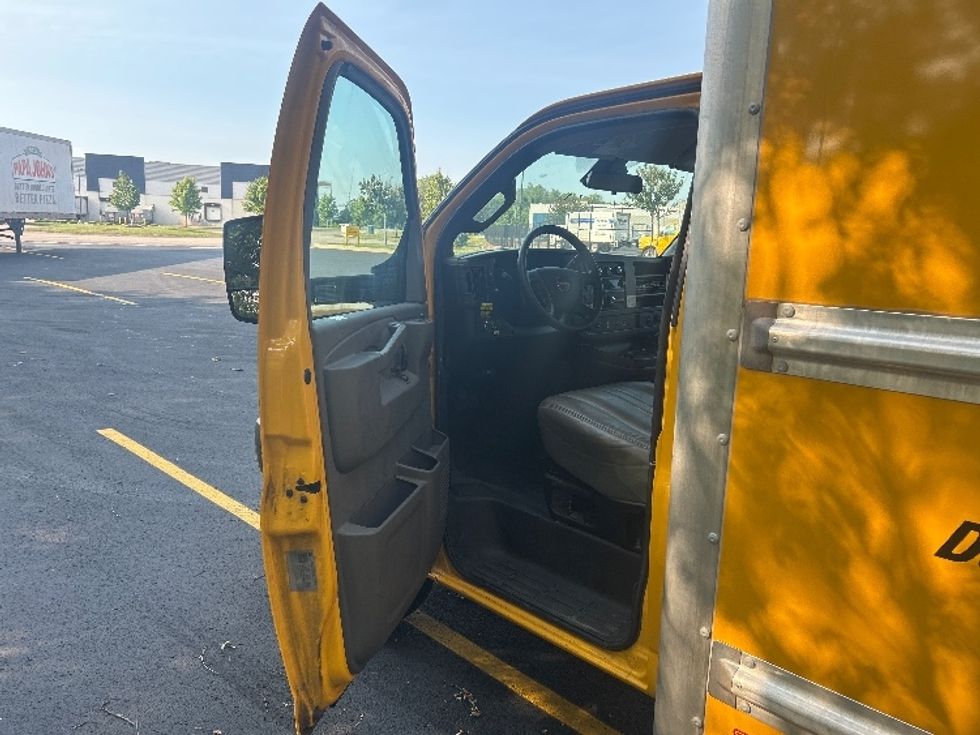 Light Duty Box Truck-Light and Medium Duty Trucks-GMC-2022-Savana G33903-Zelienople-PA-112,798\n\t\tmiles-$ 26,500 - Image 16