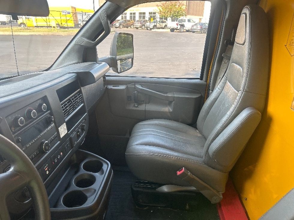 Light Duty Box Truck-Light and Medium Duty Trucks-GMC-2022-Savana G33903-Zelienople-PA-112,798\n\t\tmiles-$ 26,500 - Image 19