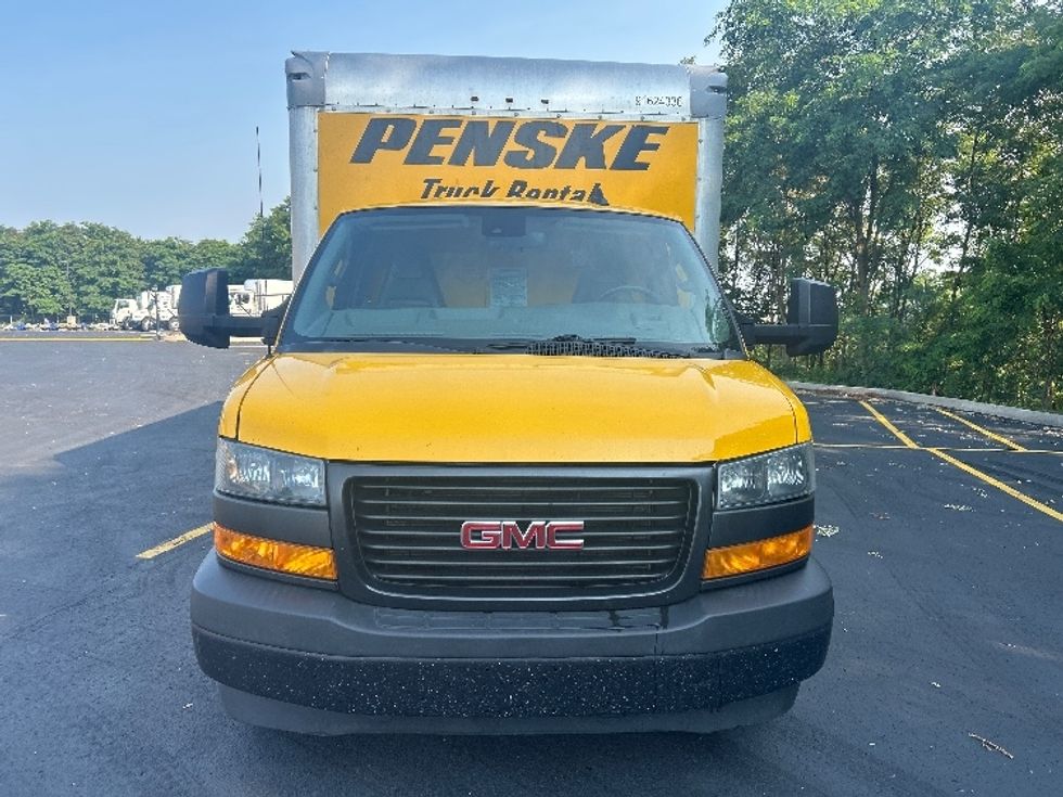 Light Duty Box Truck-Light and Medium Duty Trucks-GMC-2022-Savana G33903-Zelienople-PA-112,798\n\t\tmiles-$ 26,500 - Image 2