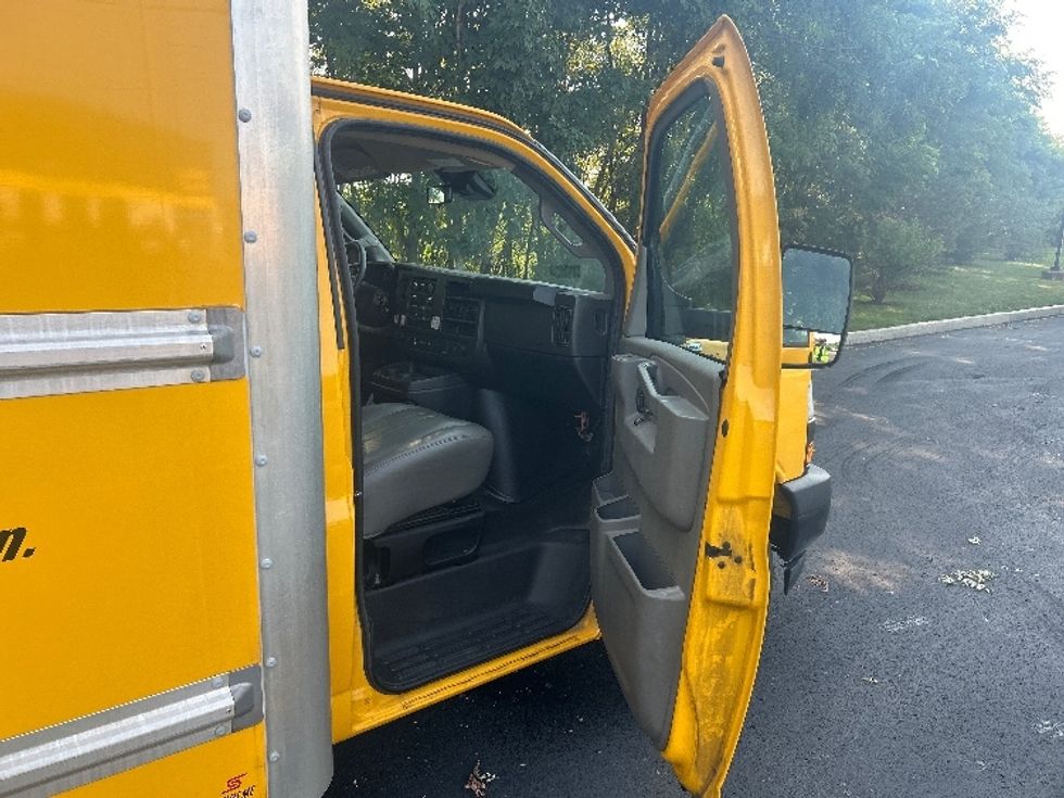 Light Duty Box Truck-Light and Medium Duty Trucks-GMC-2022-Savana G33903-Zelienople-PA-112,798\n\t\tmiles-$ 26,500 - Image 20