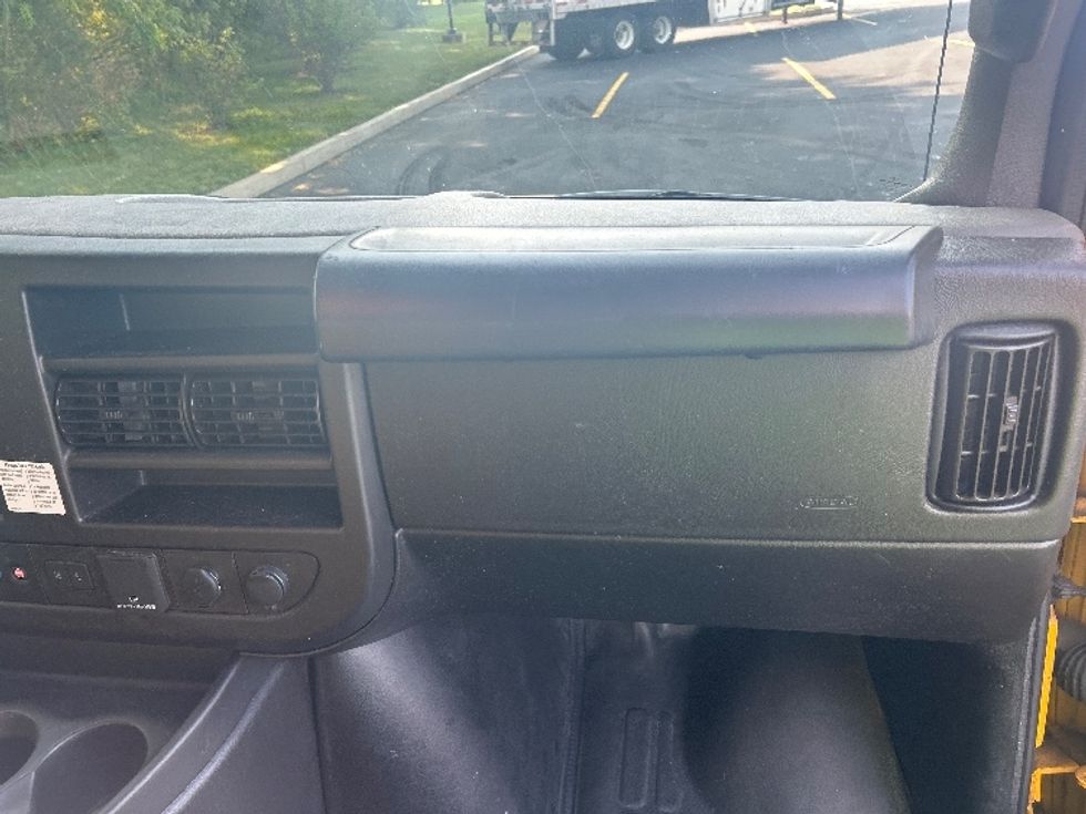 Light Duty Box Truck-Light and Medium Duty Trucks-GMC-2022-Savana G33903-Zelienople-PA-112,798\n\t\tmiles-$ 26,500 - Image 21
