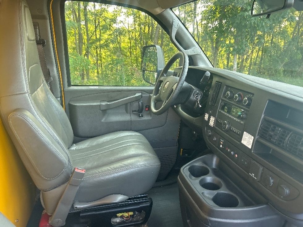 Light Duty Box Truck-Light and Medium Duty Trucks-GMC-2022-Savana G33903-Zelienople-PA-112,798\n\t\tmiles-$ 26,500 - Image 22
