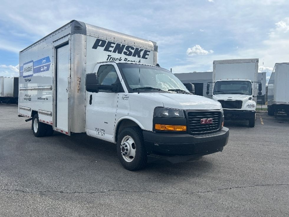 Light Duty Box Truck-Light and Medium Duty Trucks-GMC-2022-Savana G33903-Zelienople-PA-60,389\n\t\tmiles-$ 38,250 - Image 1