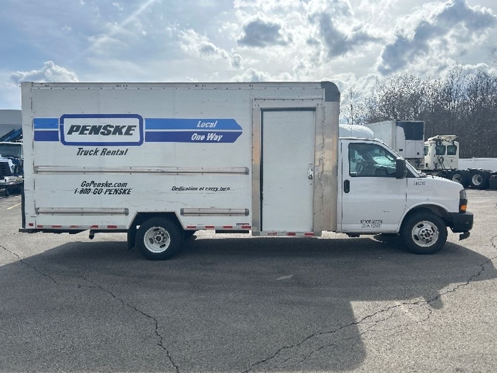 Light Duty Box Truck-Light and Medium Duty Trucks-GMC-2022-Savana G33903-Zelienople-PA-60,389\n\t\tmiles-$ 38,250 - Image 14