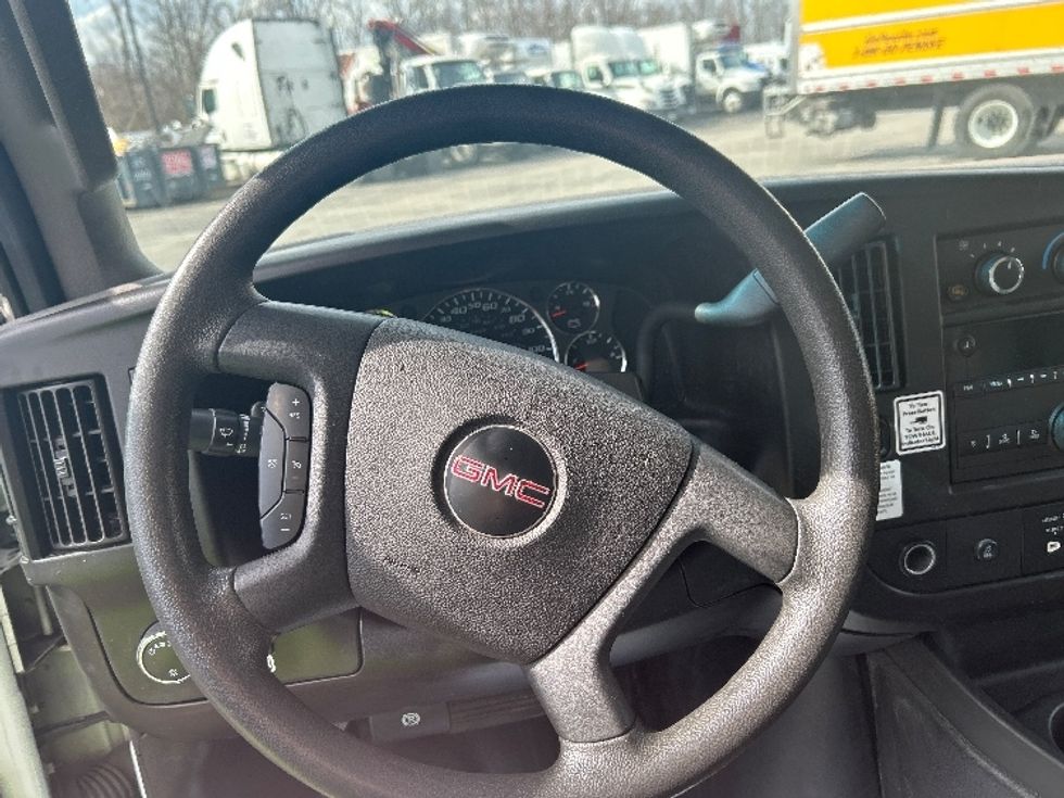 Light Duty Box Truck-Light and Medium Duty Trucks-GMC-2022-Savana G33903-Zelienople-PA-60,389\n\t\tmiles-$ 38,250 - Image 16