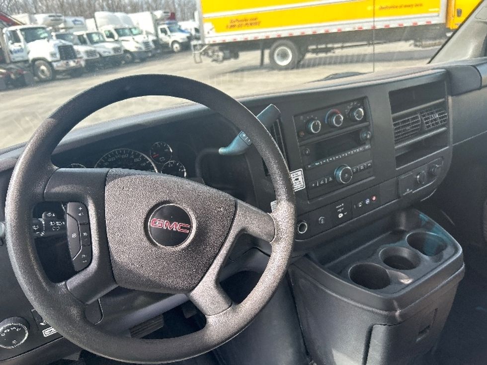 Light Duty Box Truck-Light and Medium Duty Trucks-GMC-2022-Savana G33903-Zelienople-PA-60,389\n\t\tmiles-$ 38,250 - Image 17