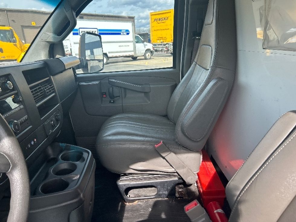 Light Duty Box Truck-Light and Medium Duty Trucks-GMC-2022-Savana G33903-Zelienople-PA-60,389\n\t\tmiles-$ 38,250 - Image 18