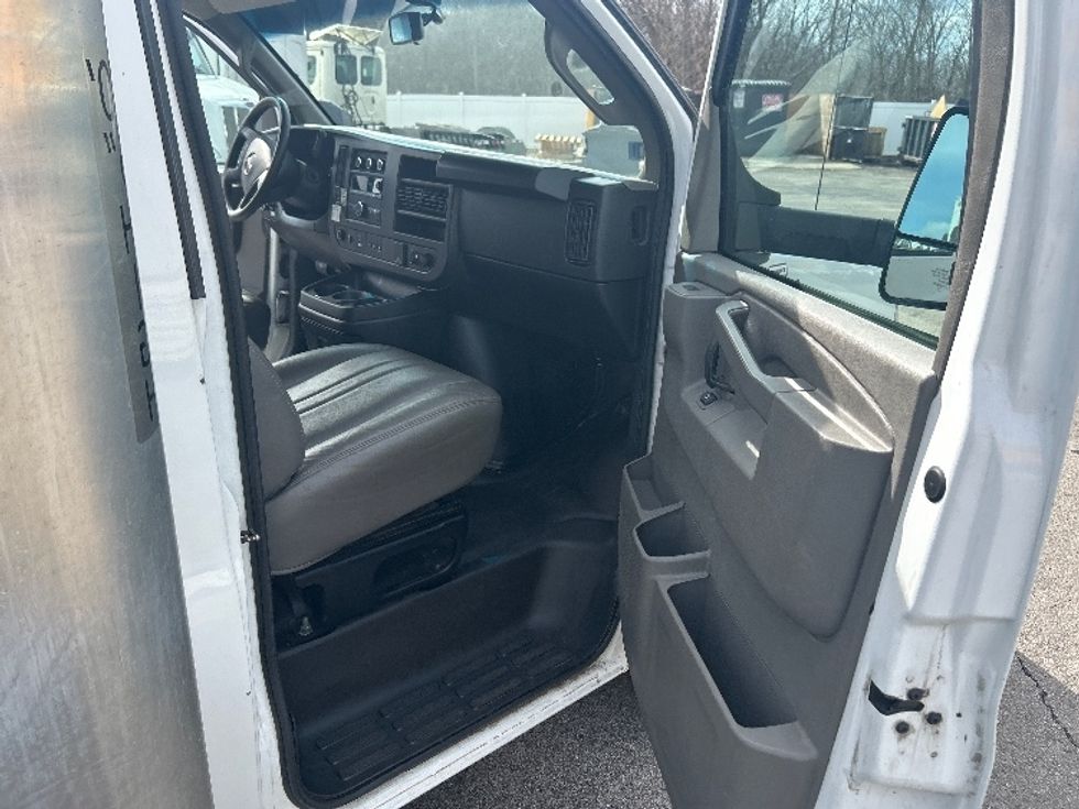 Light Duty Box Truck-Light and Medium Duty Trucks-GMC-2022-Savana G33903-Zelienople-PA-60,389\n\t\tmiles-$ 38,250 - Image 19