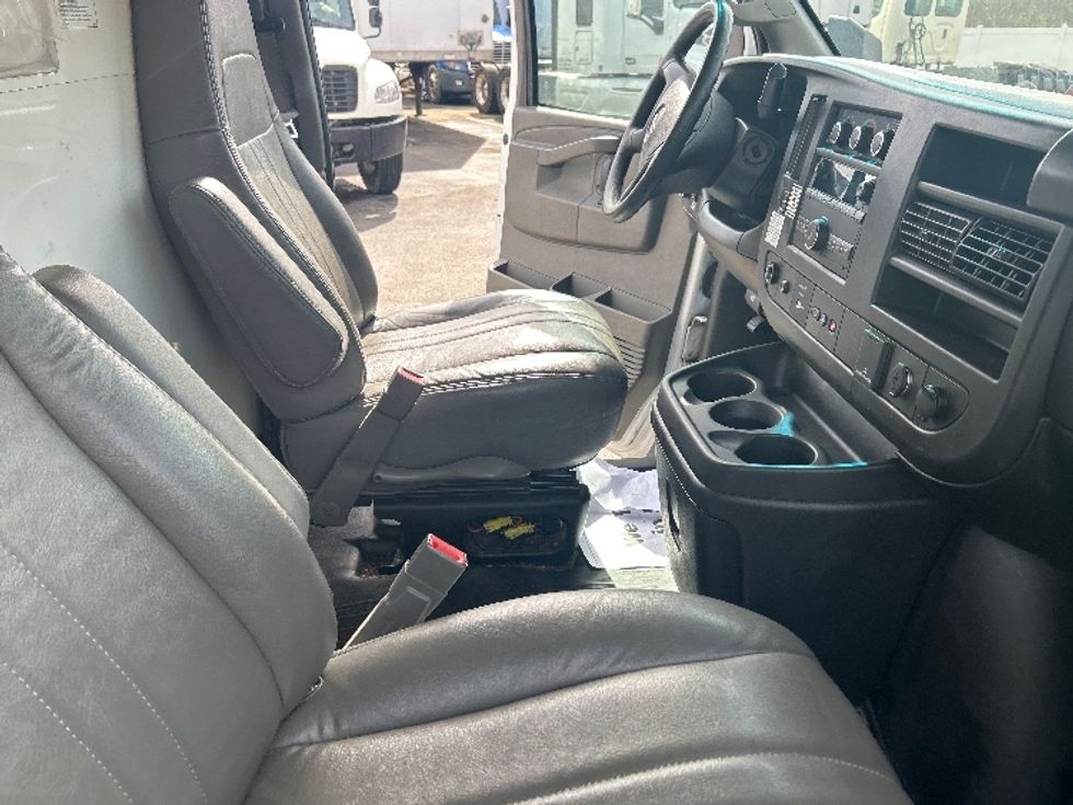 Light Duty Box Truck-Light and Medium Duty Trucks-GMC-2022-Savana G33903-Zelienople-PA-60,389\n\t\tmiles-$ 38,250 - Image 21