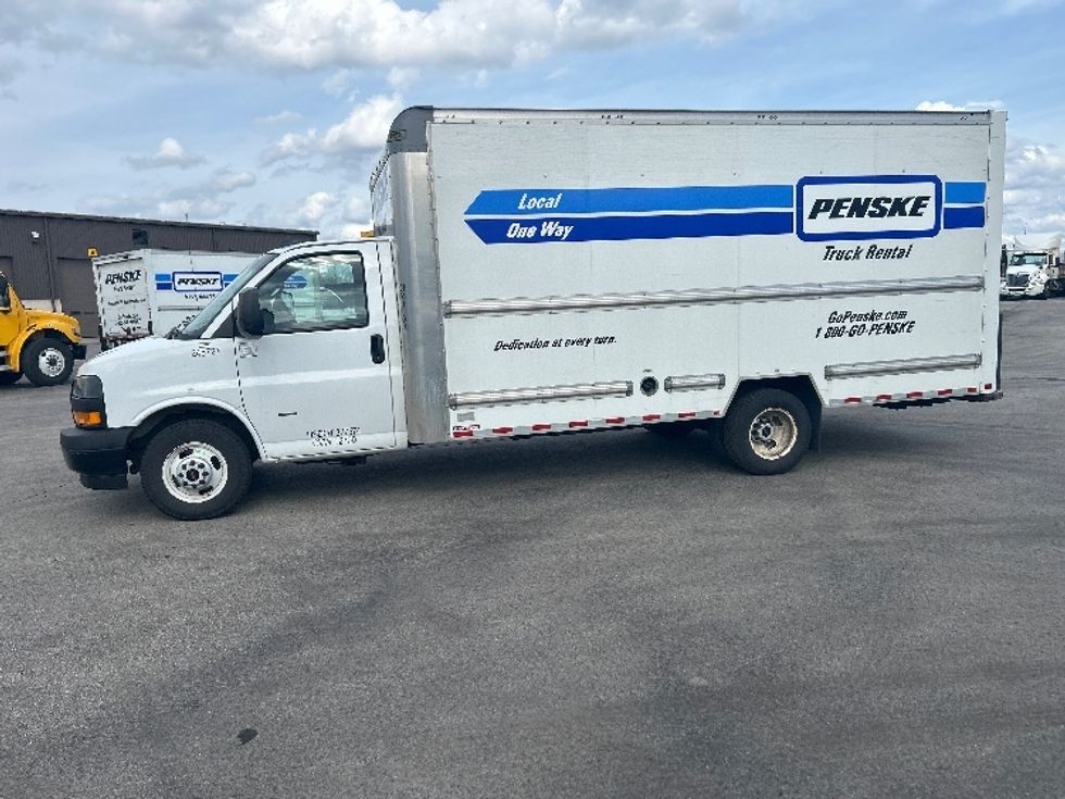 Light Duty Box Truck-Light and Medium Duty Trucks-GMC-2022-Savana G33903-Zelienople-PA-60,389\n\t\tmiles-$ 38,250 - Image 4