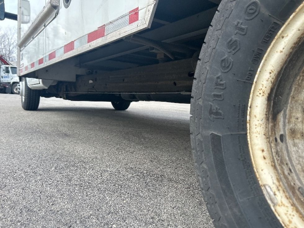 Light Duty Box Truck-Light and Medium Duty Trucks-GMC-2022-Savana G33903-Zelienople-PA-60,389\n\t\tmiles-$ 38,250 - Image 5