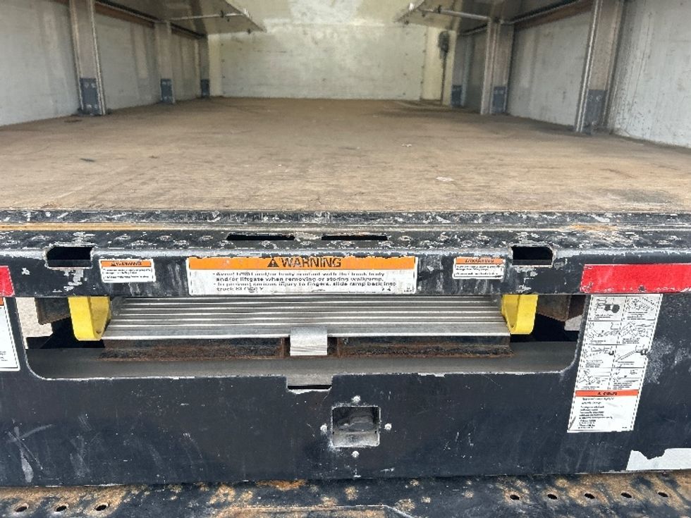 Light Duty Box Truck-Light and Medium Duty Trucks-GMC-2022-Savana G33903-Zelienople-PA-60,389\n\t\tmiles-$ 38,250 - Image 9