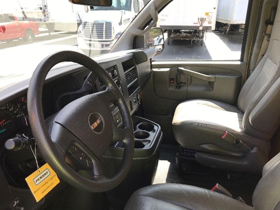 Light Duty Box Truck-Light and Medium Duty Trucks-GMC-2023-Savana G33503-Conover-NC-102,490\n\t\tmiles-$ 30,000 - Image 18