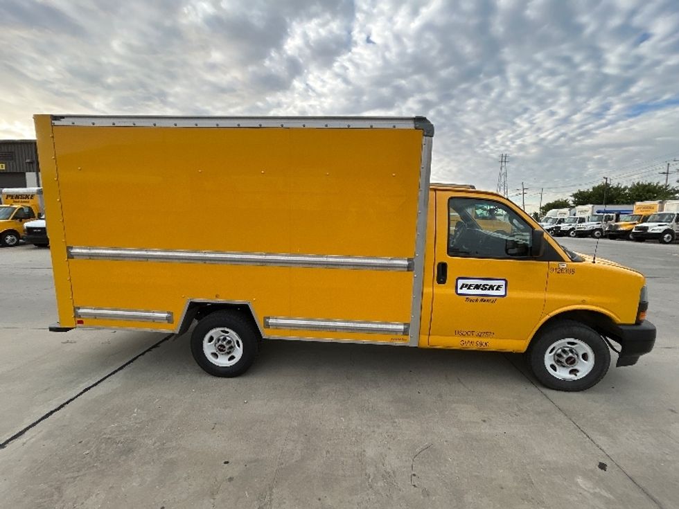 Light Duty Box Truck-Light and Medium Duty Trucks-GMC-2023-Savana G33503-Hammond-LA-170,218\n\t\tmiles-$ 19,250 - Image 13