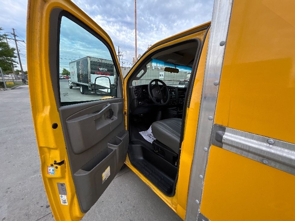 Light Duty Box Truck-Light and Medium Duty Trucks-GMC-2023-Savana G33503-Hammond-LA-170,218\n\t\tmiles-$ 19,250 - Image 14