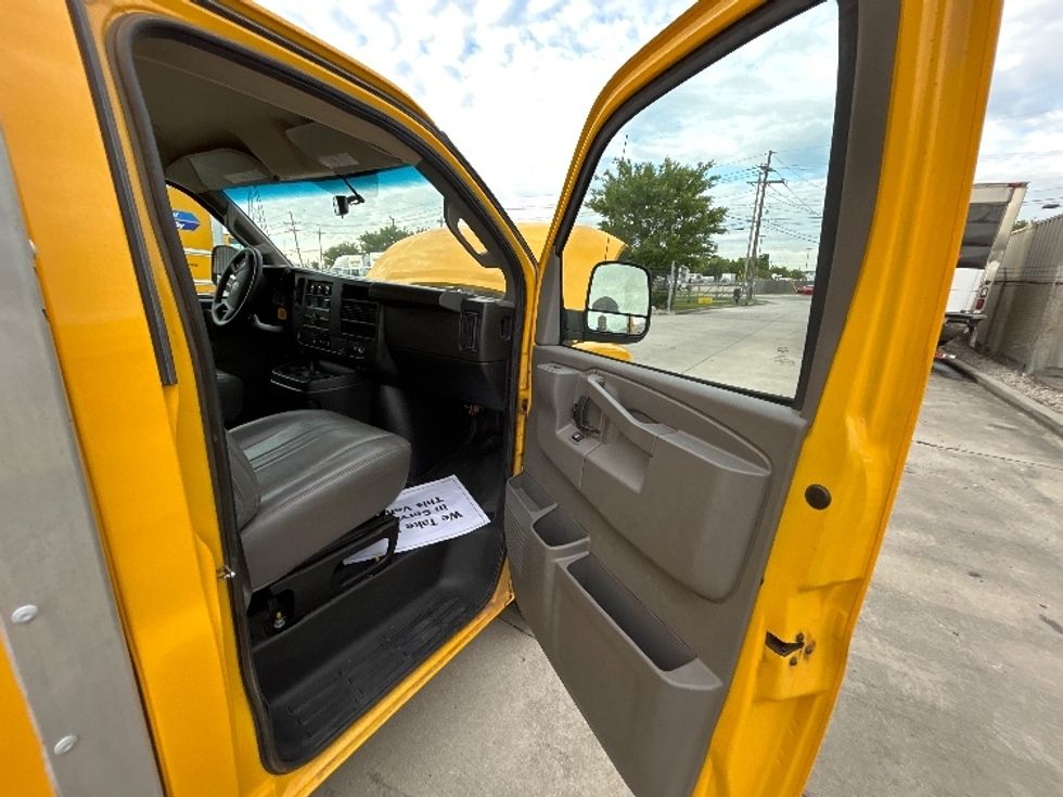 Light Duty Box Truck-Light and Medium Duty Trucks-GMC-2023-Savana G33503-Hammond-LA-170,218\n\t\tmiles-$ 19,250 - Image 18