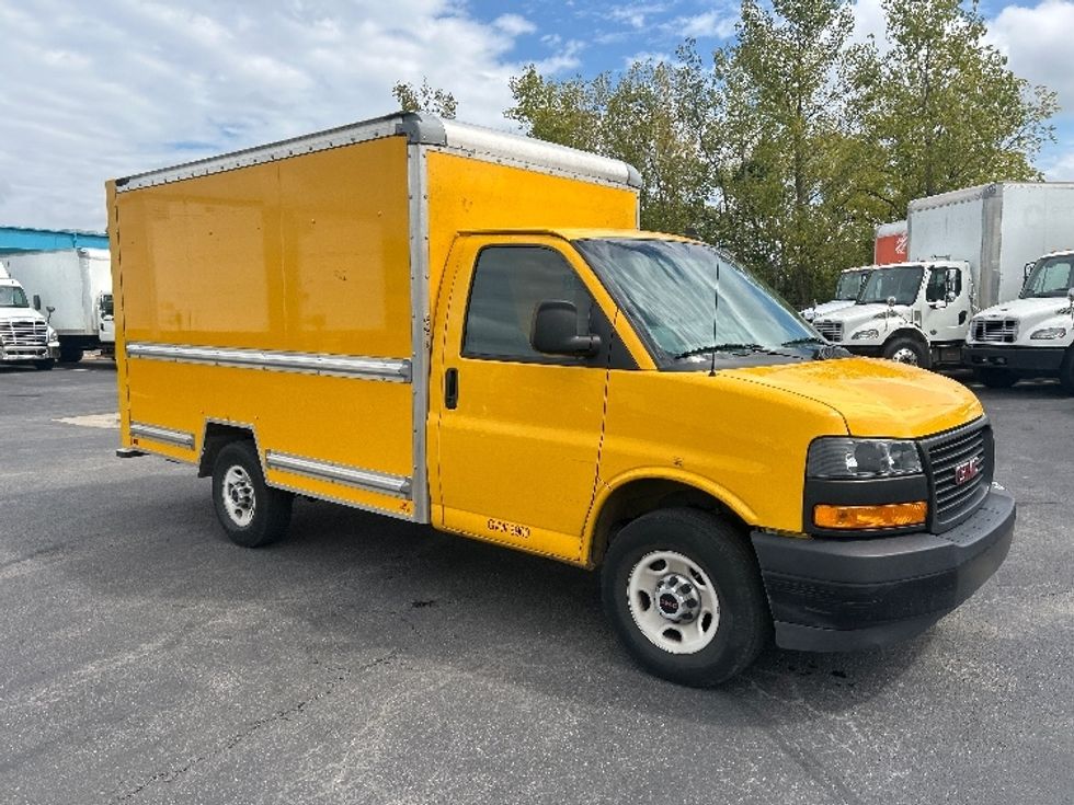 Light Duty Box Truck-Light and Medium Duty Trucks-GMC-2023-Savana G33503-Obetz-OH-106,278\n\t\tmiles-$ 27,500 - Image 1