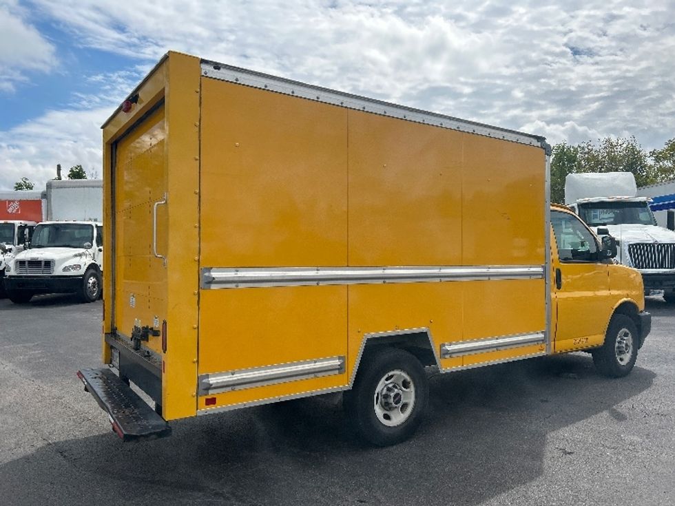 Light Duty Box Truck-Light and Medium Duty Trucks-GMC-2023-Savana G33503-Obetz-OH-106,278\n\t\tmiles-$ 27,500 - Image 11