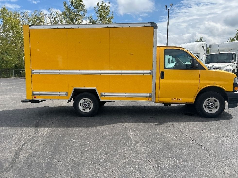 Light Duty Box Truck-Light and Medium Duty Trucks-GMC-2023-Savana G33503-Obetz-OH-106,278\n\t\tmiles-$ 27,500 - Image 12