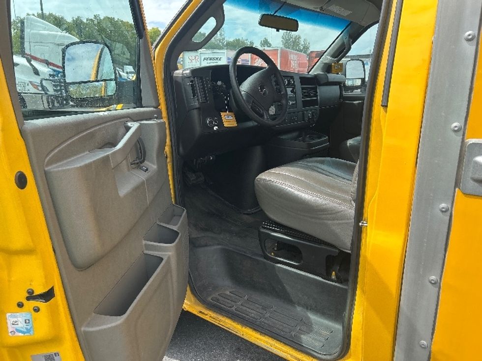 Light Duty Box Truck-Light and Medium Duty Trucks-GMC-2023-Savana G33503-Obetz-OH-106,278\n\t\tmiles-$ 27,500 - Image 13