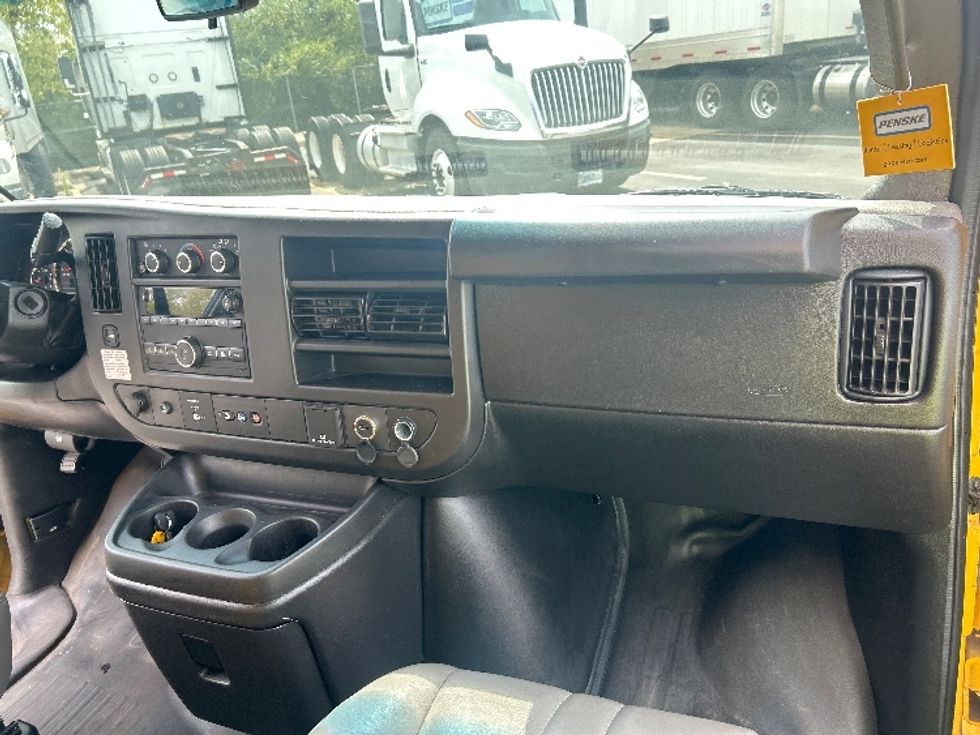 Light Duty Box Truck-Light and Medium Duty Trucks-GMC-2023-Savana G33503-Obetz-OH-106,278\n\t\tmiles-$ 27,500 - Image 18