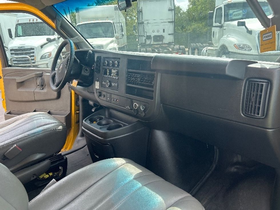 Light Duty Box Truck-Light and Medium Duty Trucks-GMC-2023-Savana G33503-Obetz-OH-106,278\n\t\tmiles-$ 27,500 - Image 19