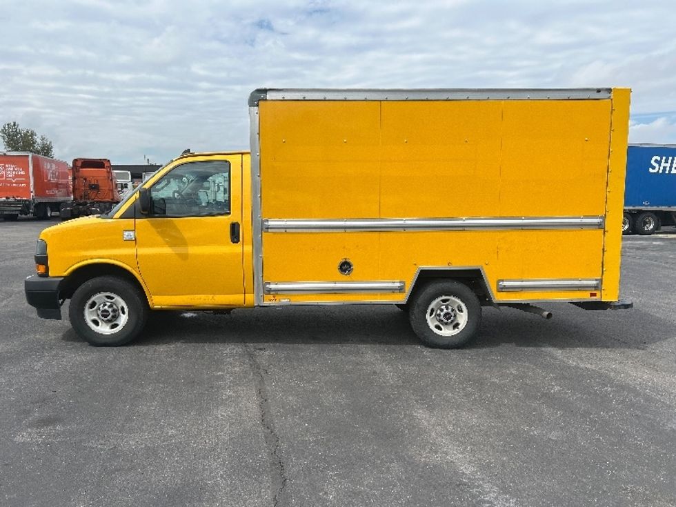 Light Duty Box Truck-Light and Medium Duty Trucks-GMC-2023-Savana G33503-Obetz-OH-106,278\n\t\tmiles-$ 27,500 - Image 4