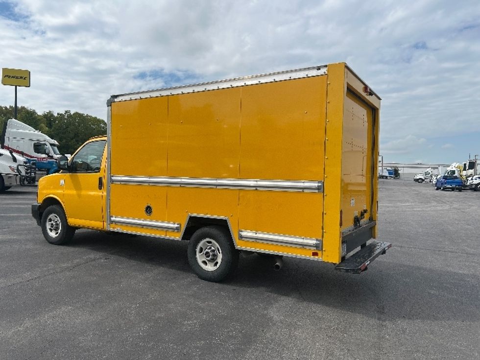 Light Duty Box Truck-Light and Medium Duty Trucks-GMC-2023-Savana G33503-Obetz-OH-106,278\n\t\tmiles-$ 27,500 - Image 5