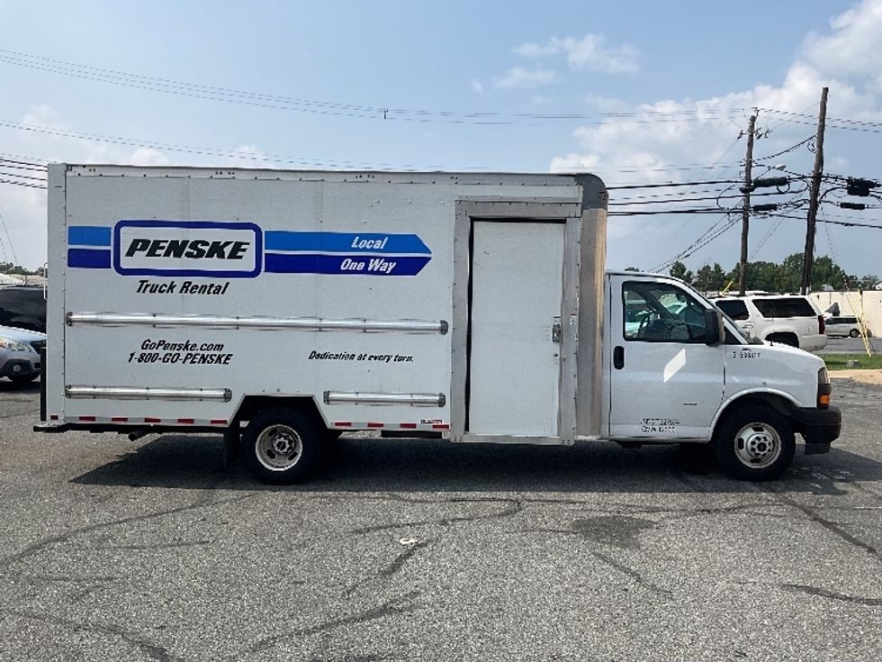 Light Duty Box Truck-Light and Medium Duty Trucks-GMC-2023-Savana G33903-Alexandria-VA-55,018\n\t\tmiles-$ 41,250 - Image 14