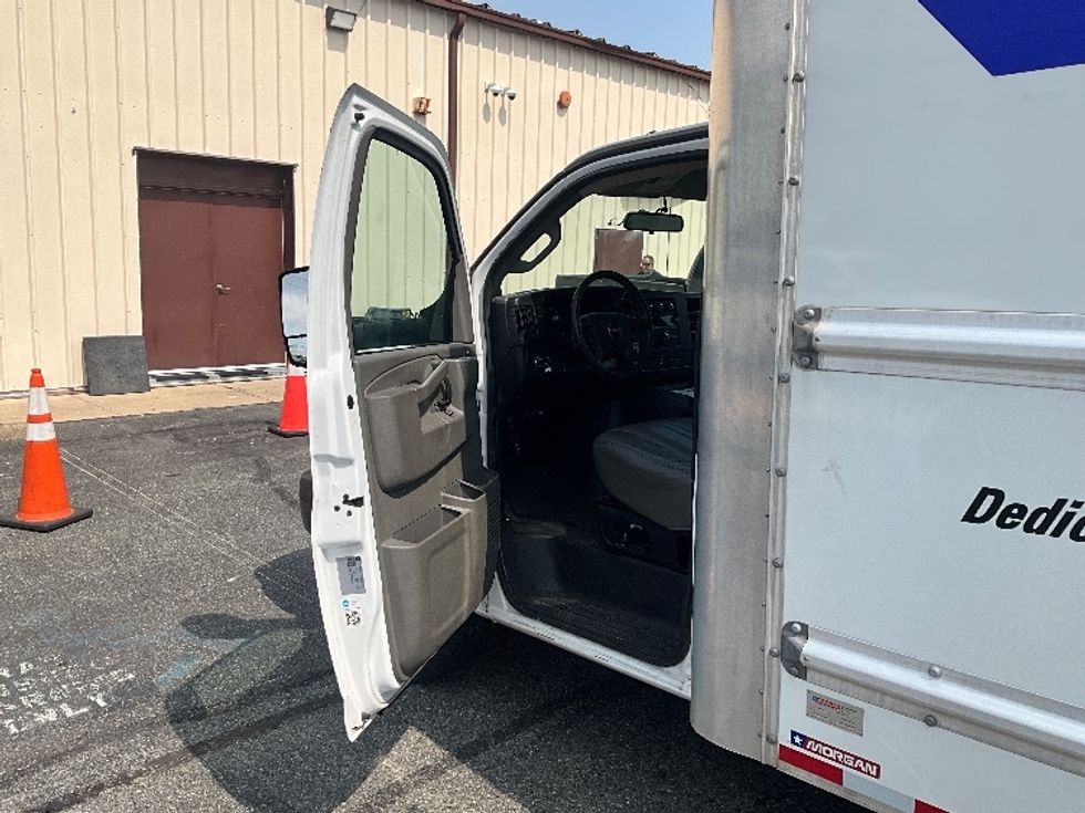 Light Duty Box Truck-Light and Medium Duty Trucks-GMC-2023-Savana G33903-Alexandria-VA-55,018\n\t\tmiles-$ 41,250 - Image 15