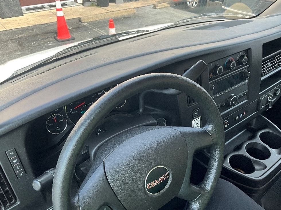 Light Duty Box Truck-Light and Medium Duty Trucks-GMC-2023-Savana G33903-Alexandria-VA-55,018\n\t\tmiles-$ 41,250 - Image 16