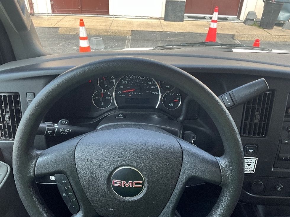 Light Duty Box Truck-Light and Medium Duty Trucks-GMC-2023-Savana G33903-Alexandria-VA-55,018\n\t\tmiles-$ 41,250 - Image 17