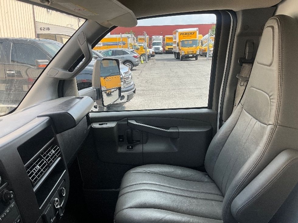 Light Duty Box Truck-Light and Medium Duty Trucks-GMC-2023-Savana G33903-Alexandria-VA-55,018\n\t\tmiles-$ 41,250 - Image 18