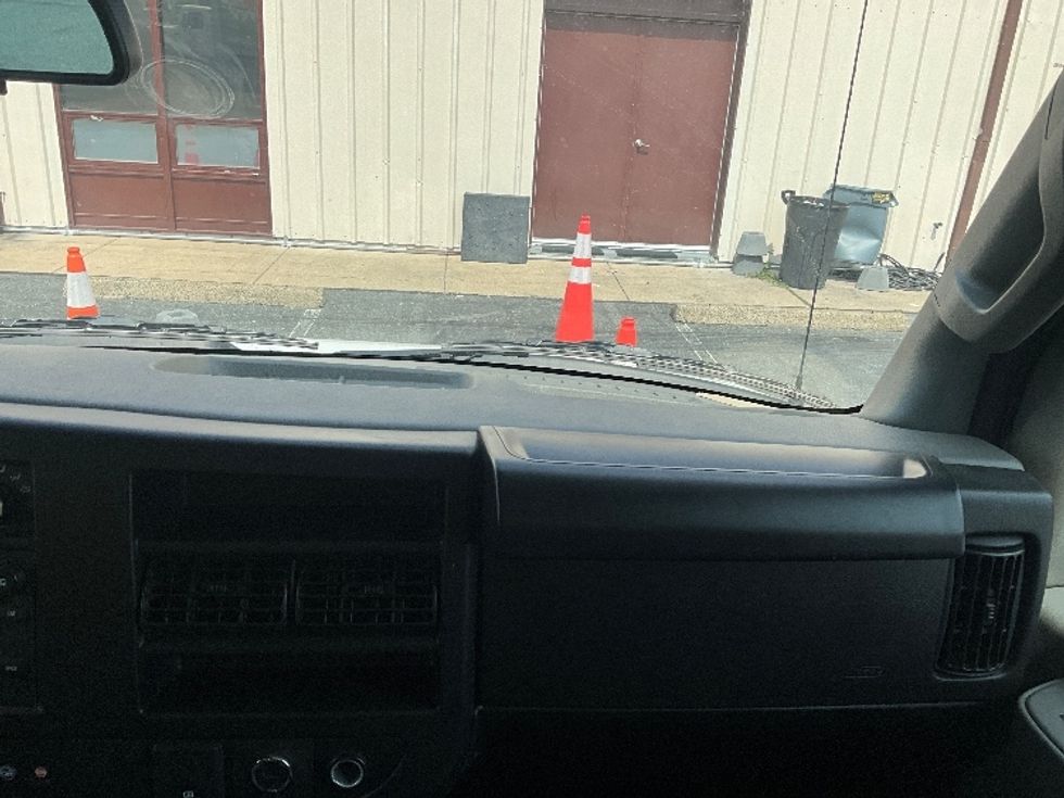 Light Duty Box Truck-Light and Medium Duty Trucks-GMC-2023-Savana G33903-Alexandria-VA-55,018\n\t\tmiles-$ 41,250 - Image 20