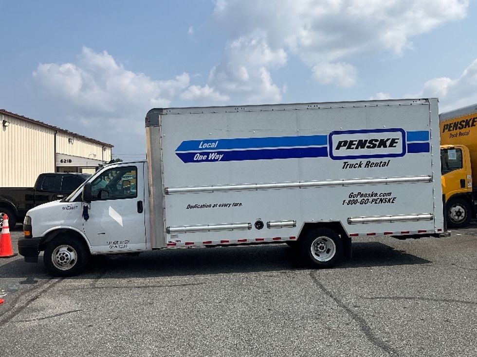 Light Duty Box Truck-Light and Medium Duty Trucks-GMC-2023-Savana G33903-Alexandria-VA-55,018\n\t\tmiles-$ 41,250 - Image 4