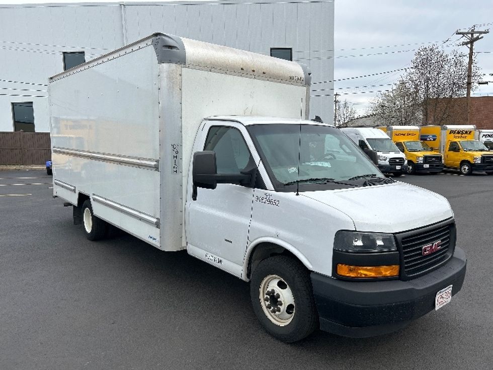 Light Duty Box Truck-Light and Medium Duty Trucks-GMC-2023-Savana G33903-Braintree-MA-118,393\n\t\tmiles-$ 29,500 - Image 1