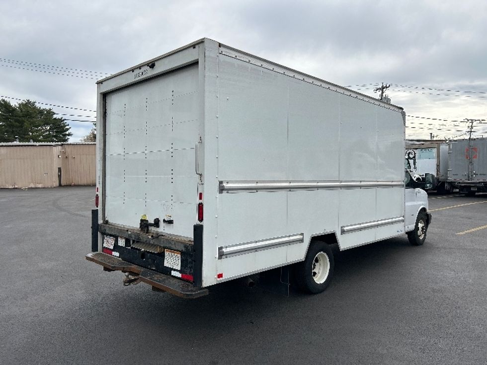 Light Duty Box Truck-Light and Medium Duty Trucks-GMC-2023-Savana G33903-Braintree-MA-118,393\n\t\tmiles-$ 29,500 - Image 13