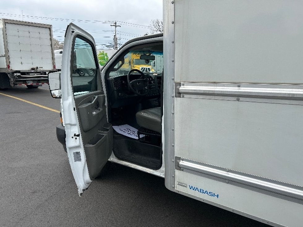 Light Duty Box Truck-Light and Medium Duty Trucks-GMC-2023-Savana G33903-Braintree-MA-118,393\n\t\tmiles-$ 29,500 - Image 16